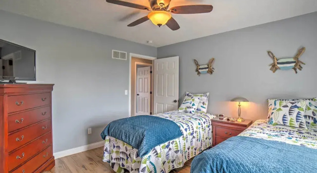 Коттедж Monticello Home w/ Multi-level Deck on 2 Acres!