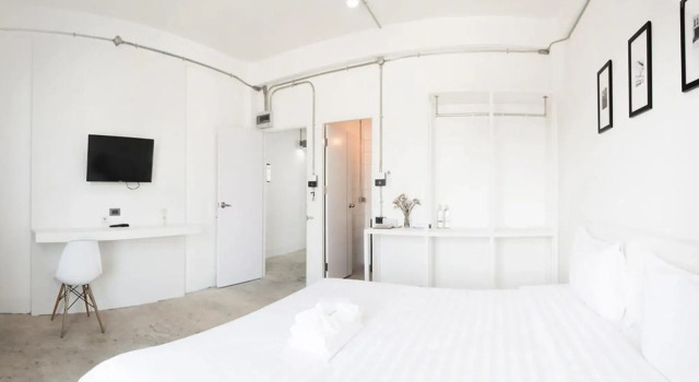 Flat White Cafe x Poshtel, Забронировать Отель Отели Лампанг с завтраком, рядом с Уличный рынок «Кад Кун Та», Завтраки