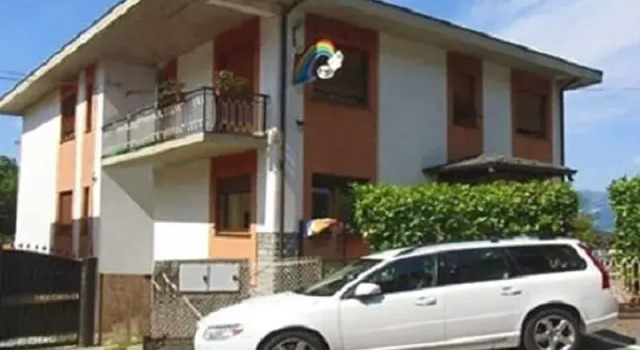 Rainbow House, Varaa Hotelli Parlasco Lombardia