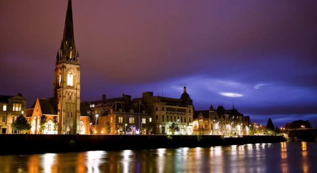 Clover Holidays - Leslie House, Забронировать Отель Перт Пертшир, рядом с University of the Highlands and Islands Perth College