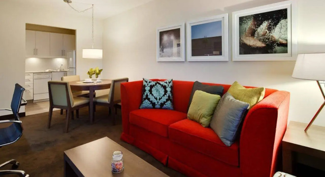 Hotel 2170 Lincoln Downtown Montreal, Rezerwuj Hotel Hotele w Montreal z basenem, w pobliżu Beaver Lake, Basen