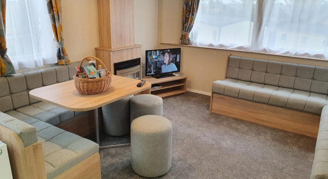 3 Bedroom Caravan, Sleeps 8, at Parkdean Newquay Holiday Park, Varaa Lomakoti Mökit kohteessa Merseyside, Mökki