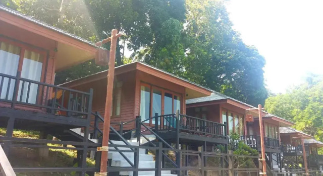 Бунгало с видом на море Thanya Beach Resort - SHA Plus