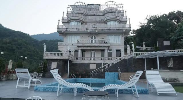 The Shahanshahi Adventure Park And Wellness Resort, Rezerwuj Ośrodek wypoczynkowy Hotele w Uttarakhand z basenem, Basen