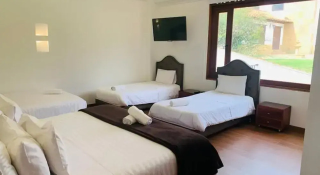 Семейный люкс с балконом и с видом на окрестности Hotel Puente Piedra