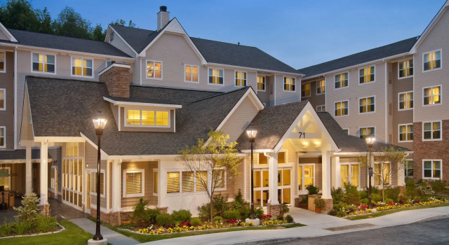 Residence Inn by Marriott Colchester, Varaa Hotelli Hotellit New England uima-altaalla, Uima-allas