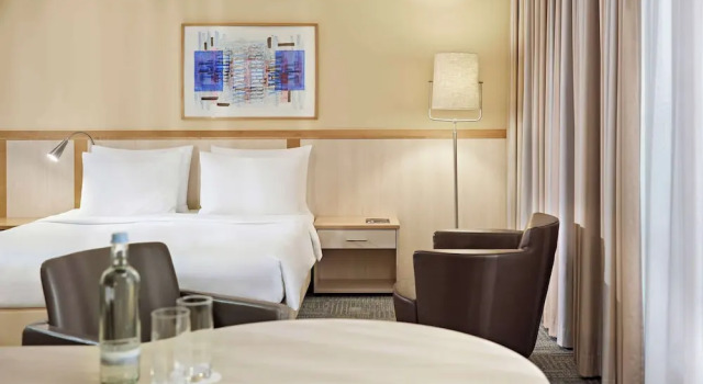 Двухместный номер Deluxe с балконом Lindner Hotel Cologne Am Dom, part of JdV by Hyatt