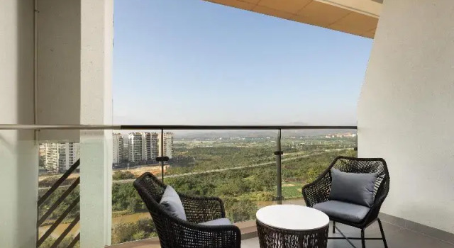 Двухместный номер Standard с видом на бассейн Hilton Garden Inn Xishuangbanna Railway Station