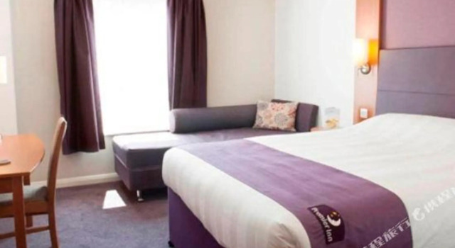 Premier Inn Huddersfield Central, Забронировать Отель Хаддерсфилд Западный Йоркшир, рядом с Здание администрации Хаддерсфилда