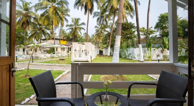 Коттедж с видом на сад Stone Wood Village Resort - Morjim Beach