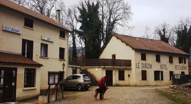 Le Durzon, Đặt Khách sạn Nant Aveyron