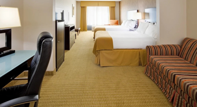 Четырёхместный номер Standard Holiday Inn Express Hotel & Suites Lebanon by IHG