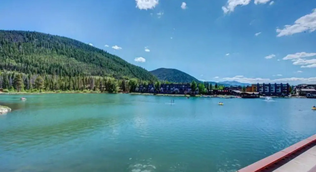 Номер Standard с балконом и с видом на озеро 3 Bedroom Mountain Condo In Lakeside Village Near Keystone Lake With Complimentary Shuttle Service