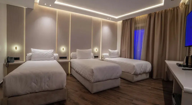 Трёхместный номер Standard с балконом и с видом на горы Hotel Esmeralda