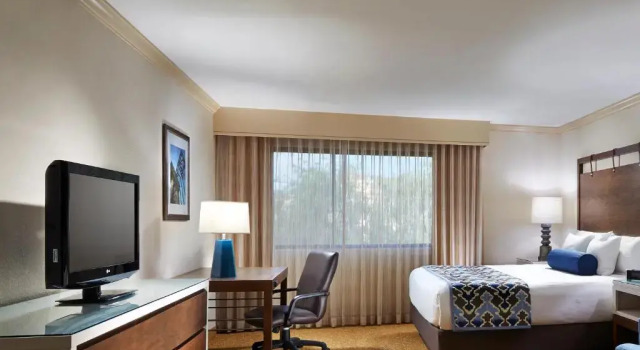 Четырёхместный номер Standard The Anza-a Calabasas Hotel