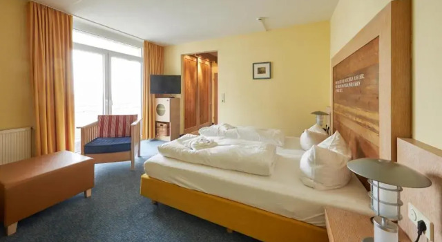 Двухместный номер Superior с балконом и с частичным видом на море Strandhotel VierJahresZeiten