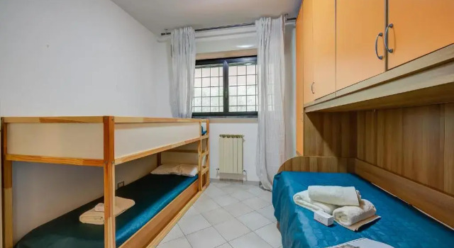 Casa Viola With Shared Pool sea View, Buchen Sie Hotel Hotels in Varraze mit Pool, Schwimmbad