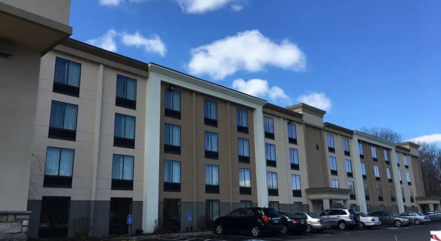 Holiday Inn Danbury-Bethel @ I-84, Prenota Hotel Danbury Connecticut