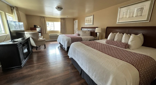 Четырёхместный номер Standard Abram Inn & Suites