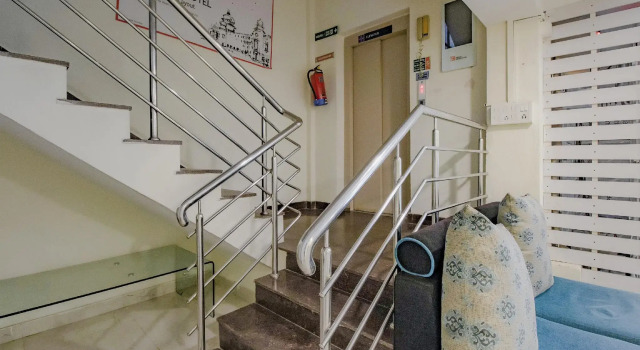 Capital O 77528 Smile Hotels, Rezervovat Hotel Hotely v Bangalore s parkováním, Parkování