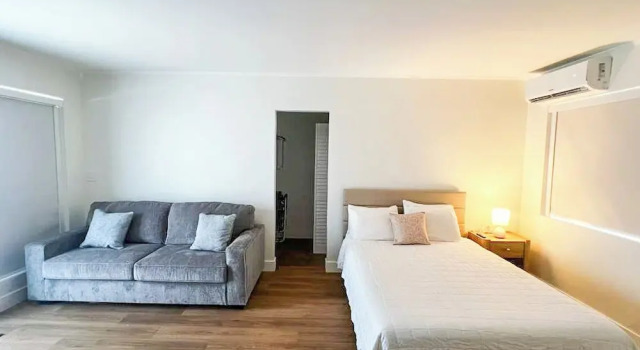Студия Deluxe Tiana Beach Inn