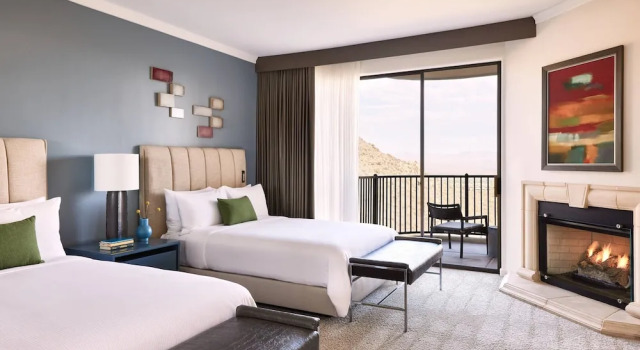 Четырёхместный номер Standard с балконом Отель ADERO Scottsdale Resort, Autograph Collection