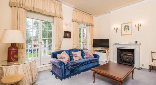 Коттедж Grand с 3 комнатами с балконом и с видом на сад Royal Richmond Family Home by Kew Gardens