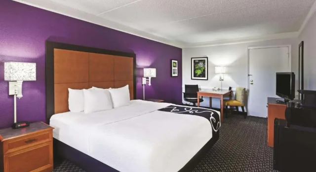 Люкс La Quinta Inn by Wyndham Midland