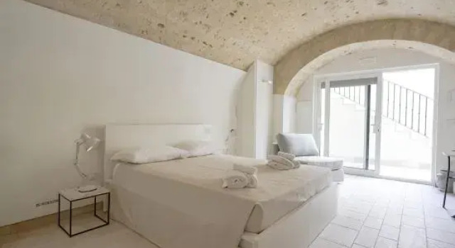 Palazzo della Torre 004 - Historical modern stay, Varaa Hotelli Bari Bari Province