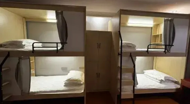 Кровать в общем номере (женский номер) Elong Yam Hotel (Beijing Huilongguan Pingxifu Subway Station)
