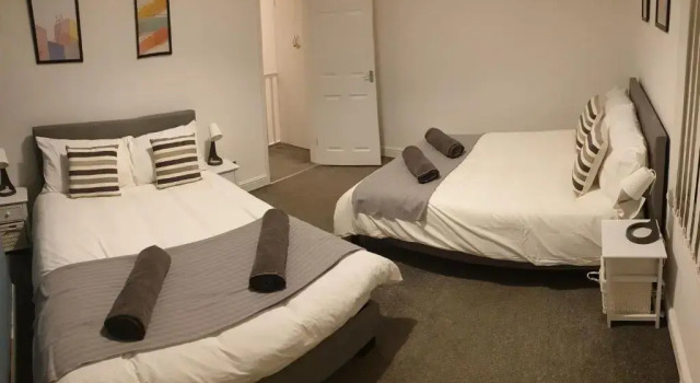 6 bed sleeps 10, walk 2 LFC & EFC, Parking,10 mins 2 City
