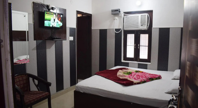 Номер Economy Hotel Thakur Ji