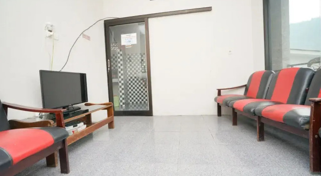 Dome Hotel by OYO Rooms, Rezerwuj Hotel Sapikerep Indonezja