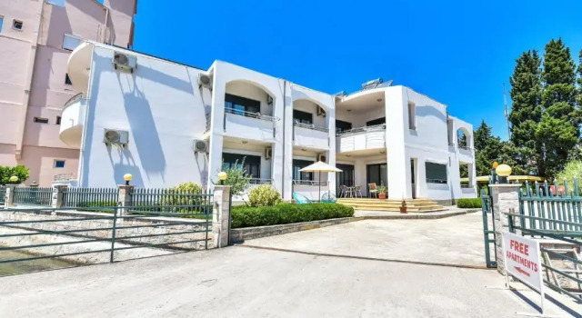 Apartments Laguna