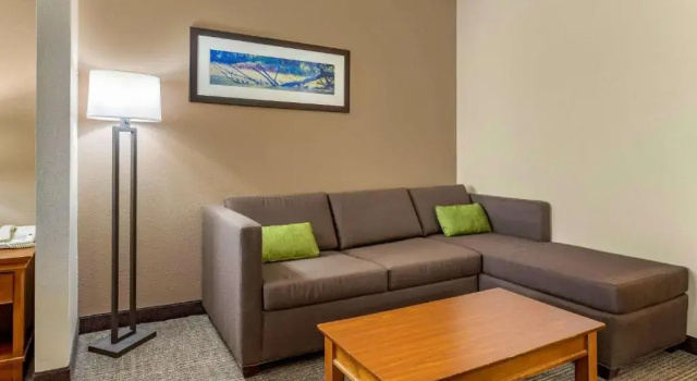 Люкс Comfort Inn & Suites Davenport - Quad Cities