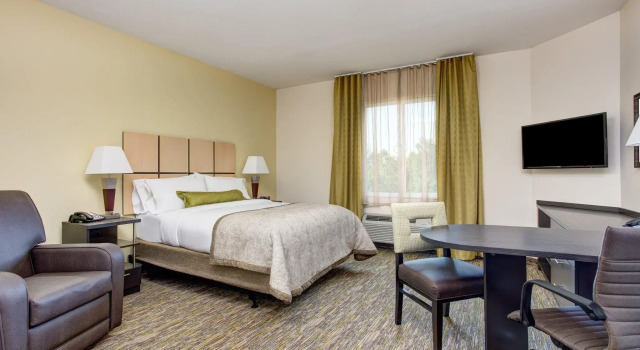 Двухместная студия люкс Candlewood Suites Cut Off by IHG