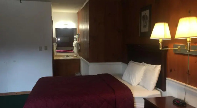 Четырёхместный номер Deluxe Stonybrook Motel & Lodge