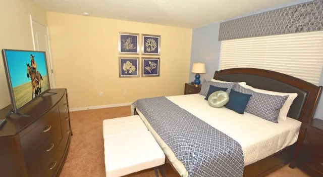 2971BP Posh Palace 4 Br home by RedAwning