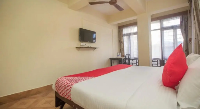 Gompus By OYO Rooms