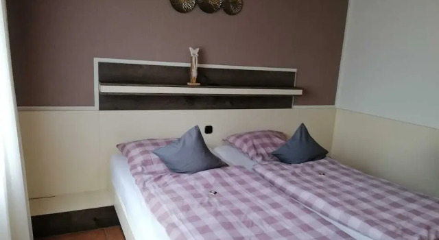 Hotel Haus Hildegard, Rezerwuj Hotel Niederkruechten Lower Rhine