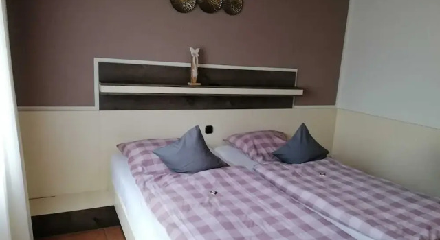 Hotel Haus Hildegard, Rezerwuj Hotel Niederkruechten Lower Rhine
