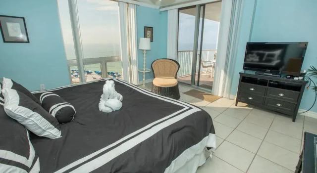Shoreline Towers 2074 2 Bedroom Condo by RedAwning, Забронировать Апартаменты/квартира Отели Дестин с парковкой, рядом с Аквапарк Биг-Каунас, Парковка