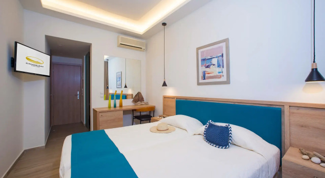 Cavos Bay Hotel and Studios