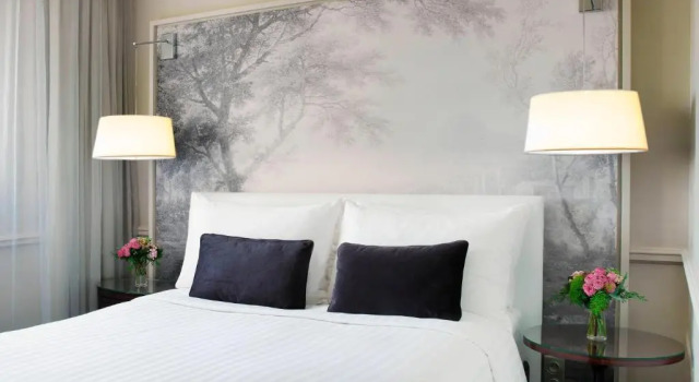 Двухместный номер Classic Renaissance Paris Nobel Tour Eiffel Hotel