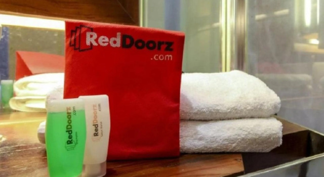 Camera Standard RedDoorz near Hartono Mall Solo