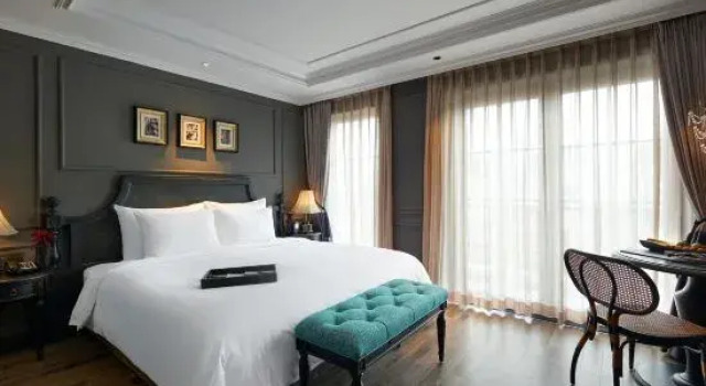 Полулюкс с балконом и с видом на улицу La Siesta Premium Hang Be