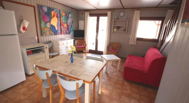 Domaine de vacances à 600m de la plage villa 2 chambres climatisées 4 couchages WIFI terrasse parking animations et piscines en supplément LRTAMB15, Rezervați Vilă Portiragnes Canal du Midi