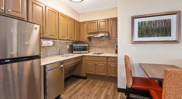 Люкс Staybridge Suites Kalamazoo by IHG