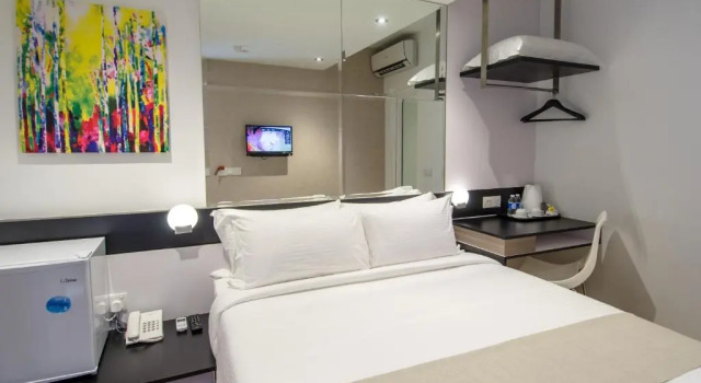 Двухместный номер Deluxe с балконом 12FLY Hotel Kuala Lumpur