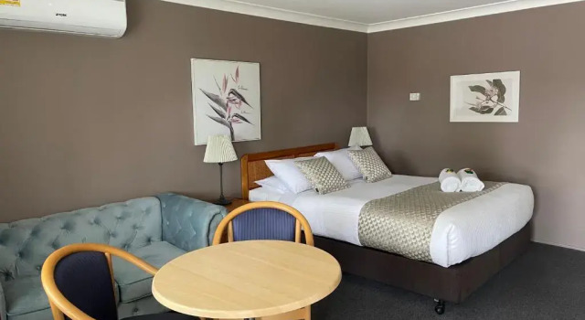 Highlands Motor Inn, Забронировать Отель Оберон Новый Южный Уэльс, рядом с Информационный центр для посетителей в Обероне